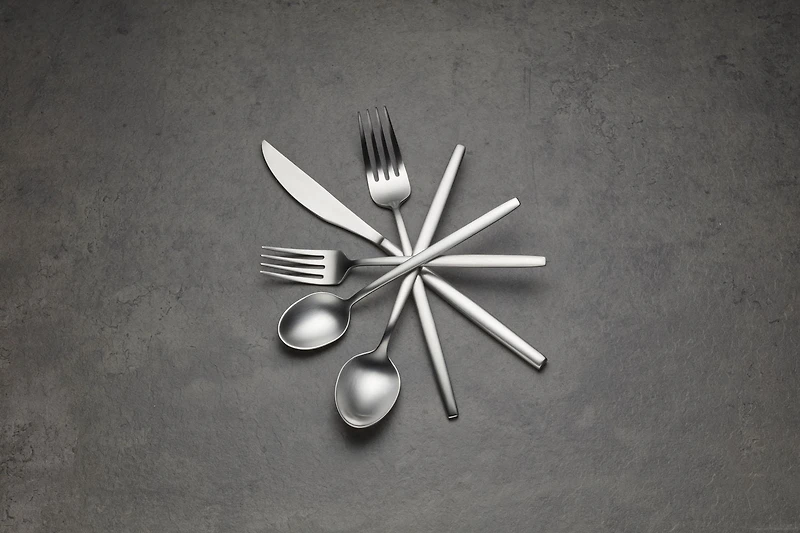 Oneida Kane Satin 20 Piece Flatware Set