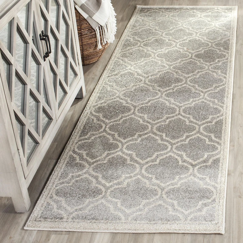 Safavieh Amherst Wilson Geometric Area Rug