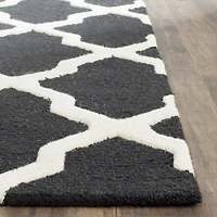 Safavieh Cambridge Liam Geometric Area Rug