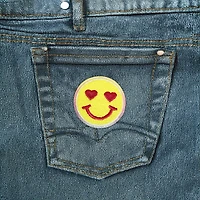 LA VOGUE Smiley Face Embroidered Iron-On Patch, 1 Piece - ~11.43 × 8.89 cm (4.5 × 3.5 in)