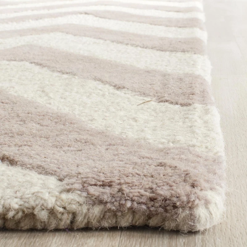 Safavieh Cambridge Kaitlyn Zig Zag Stripes Area Rug