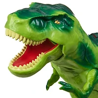 L'expédition a écrasé le coffre du tyrannosaure avec le petit dinosaure.