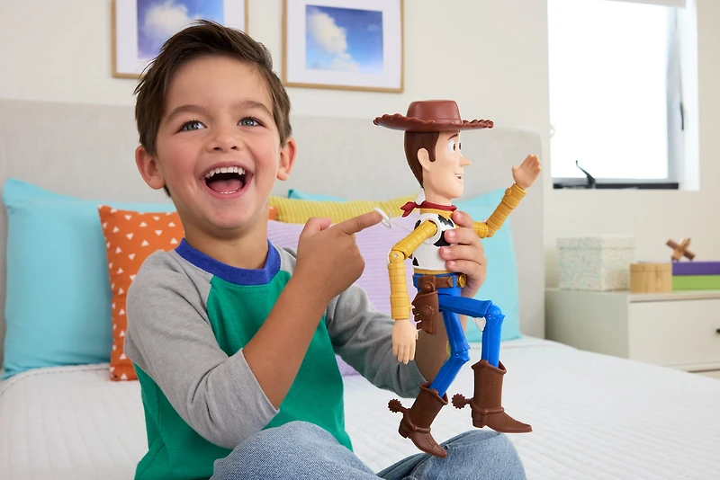 Disney and Pixar Toy Story 5 Running Woody 12 Inch Figure, Action Move, 50+ Sounds French & English