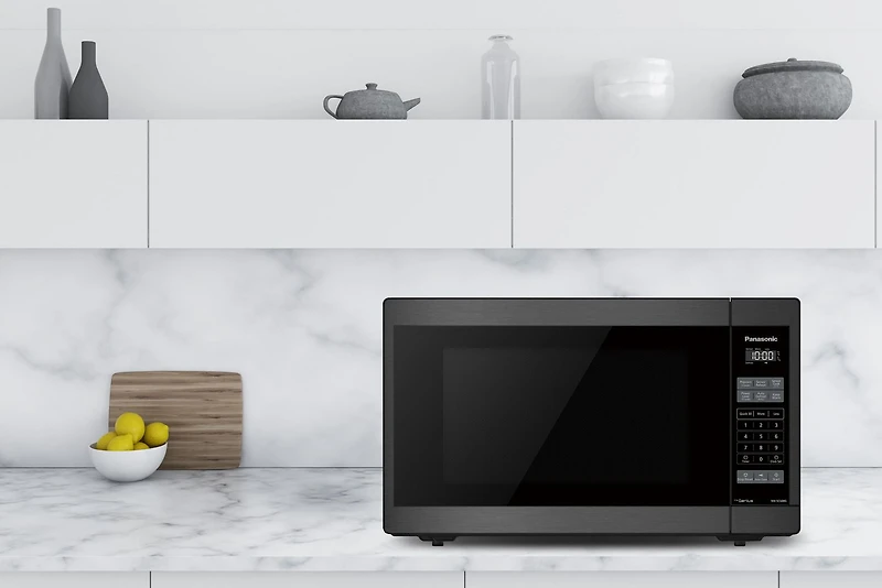 Panasonic NNSC688SC Four à micro-ondes Genius Mid Size 1200W Inverter, 7 menus de cuisson automatique, sécurité enfants, noir inoxydable