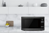 Panasonic NNSC688SC Four à micro-ondes Genius Mid Size 1200W Inverter, 7 menus de cuisson automatique, sécurité enfants, noir inoxydable
