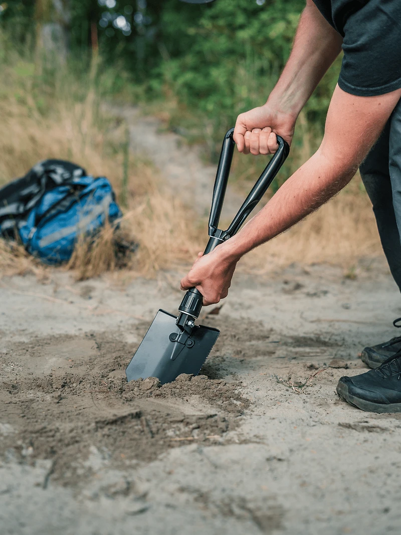 Pelle pliante Coghlan's — outil de tranchée léger et repliable pour le camping et la survie
