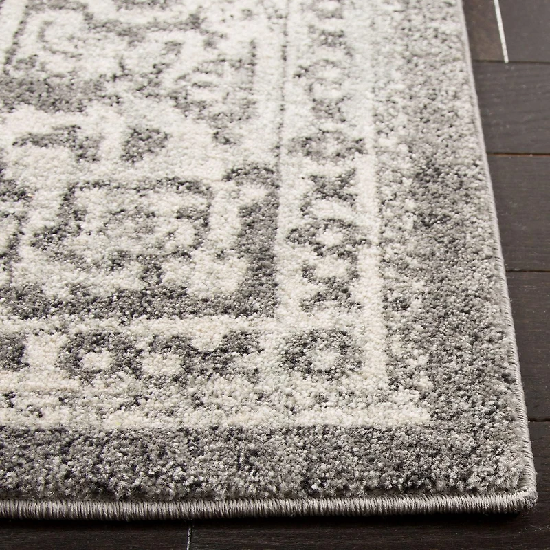 Safavieh Evoke Trena Traditional Area Rug