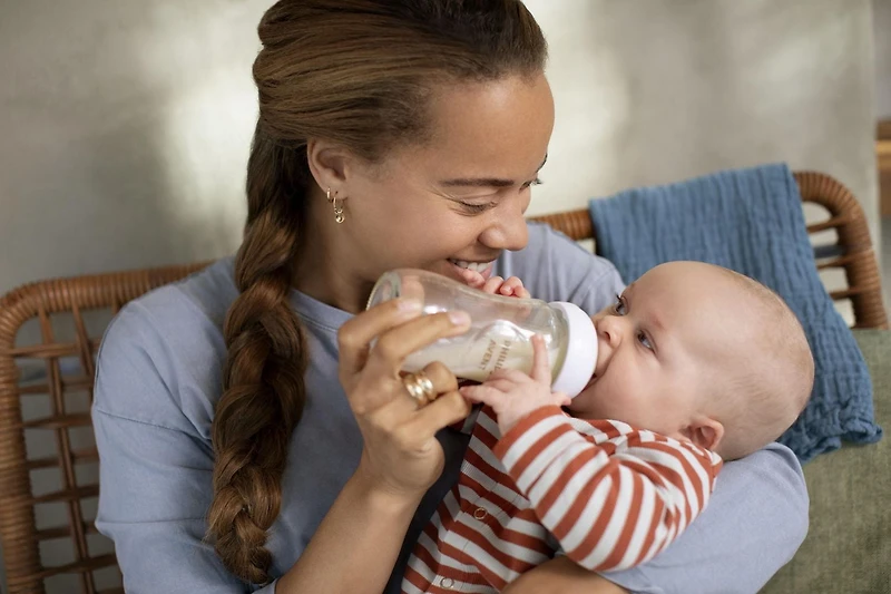 Philips Avent Biberon Naturel en Verre pour Bébé avec Tétine à Réponse Naturelle, 3x8oz Biberons, SCY913/03