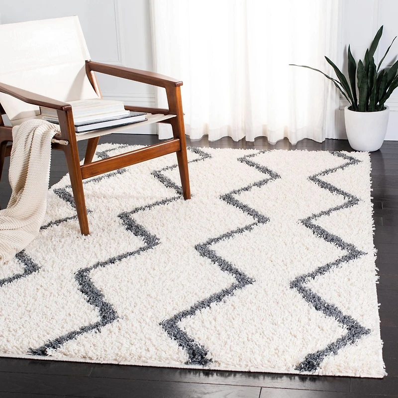 Safavieh Venus Carleen Chevron Shag Area Rug