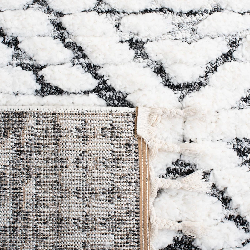 SAFAVIEH Moroccan Gracelyn Diamond Tassel Shag Area Rug
