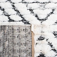 SAFAVIEH Moroccan Gracelyn Diamond Tassel Shag Area Rug