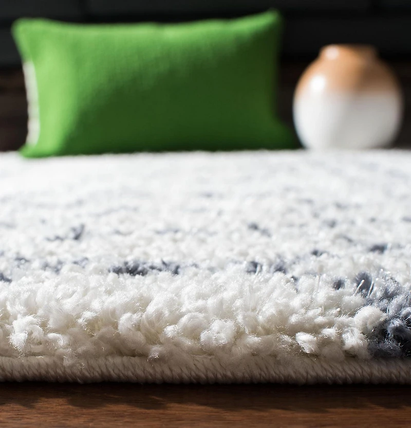 Safavieh Berber Fringe Phillip Aztec Shag Area Rug