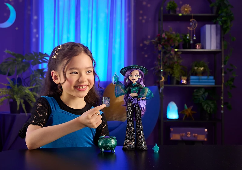 Moonspell Magic by Monster High Willow Thorne Fashion Doll, Nature Witch with Accessories