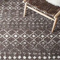 Safavieh Berber Fringe Lesleigh Aztec Shag Area Rug