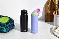 Bouteille d'eau Ello 18 oz Flip & Fill en acier inoxydable noir