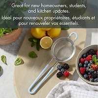 Mainstays Fine Mesh Drain and Catch Strainer with Silicone Covered Handle, 23.8 cm Basket, Hands-free Hook, Kitchen Tool, Blue