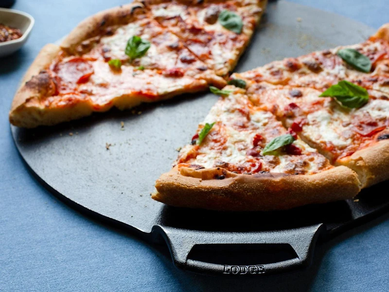 Lodge 15 Inch Seasoned Cast Iron Pizza Pan