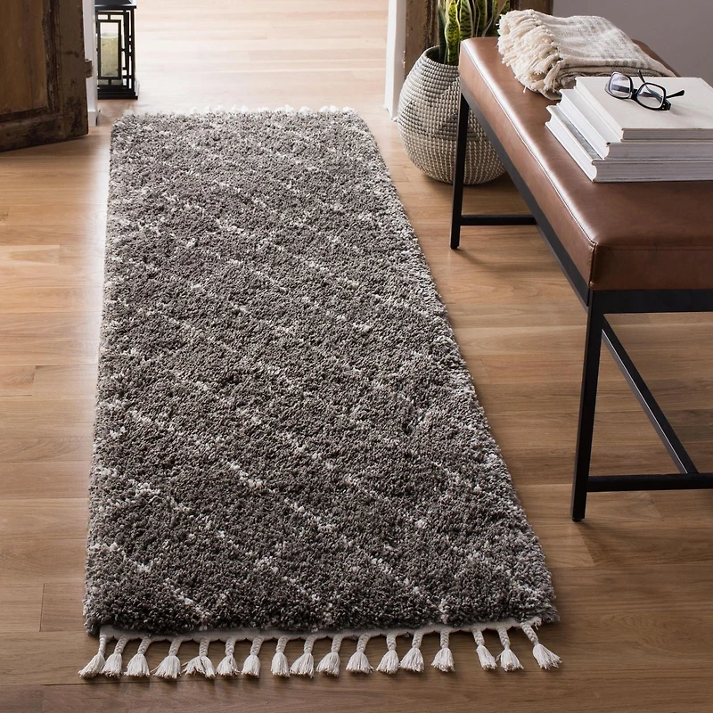 Safavieh Moroccan Fringe Alastar Geometric Shag Area Rug