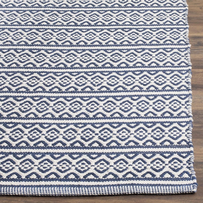 Safavieh Montauk Randall Geometric Stripes Area Rug