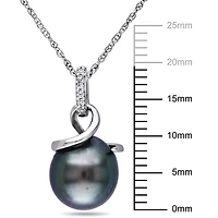 Pendentif à motif de tourbillon Asteria avec perle tahitienne cultivées noire 8-8.5 mm et accent de diamants en or blancs 10k, 17 pouces en longueur