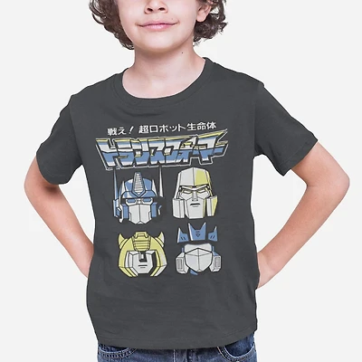 Transformers T-shirt de base pour garçon. Ce t-shirt à col rond pour garçons a des manches courtes et un imprimé tendance et