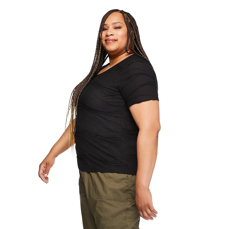 T-shirt à manches courtes avec texture ondulée Iyla Plus pour femmes Tailles 1X-4X