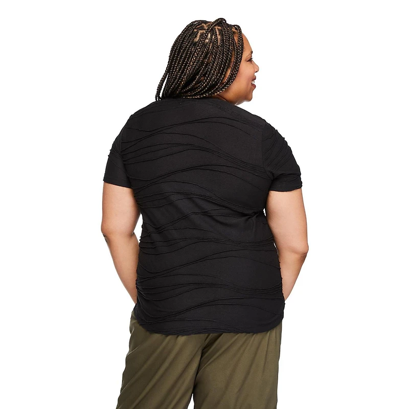 T-shirt à manches courtes avec texture ondulée Iyla Plus pour femmes Tailles 1X-4X