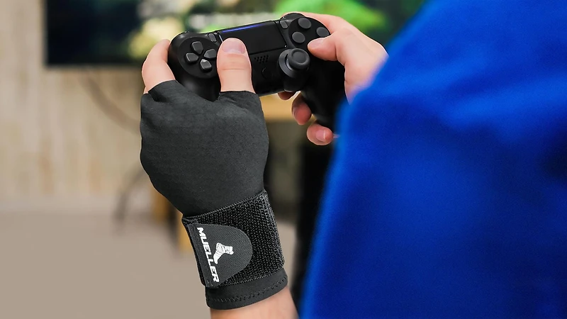 Mueller Reversible Compression Glove, Black, One Size Fits Most, Right or Left Hand