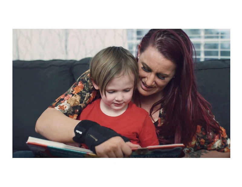 Mueller Reversible Thumb Stabilizer, Black, One Size Fits Most