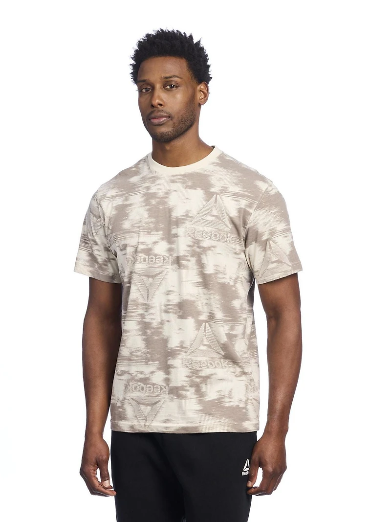 T-shirt graphique à manches courtes Parallels AOP de Reebok pour homme Tailles S-2XL