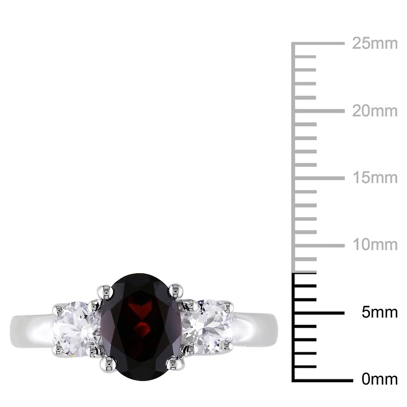 Bague à trois pierres Tangelo avec grenat de coupe ovale et saphirs blancs synthétiques 2 CT PBT en argent sterling