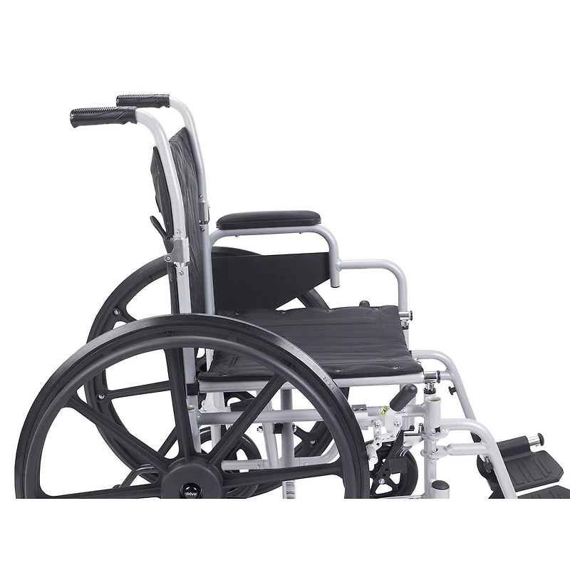 Fauteuil de transport léger à roues Poly Fly de Drive Medical avec repose-pieds rabattables de 45,72 cm (18 po)