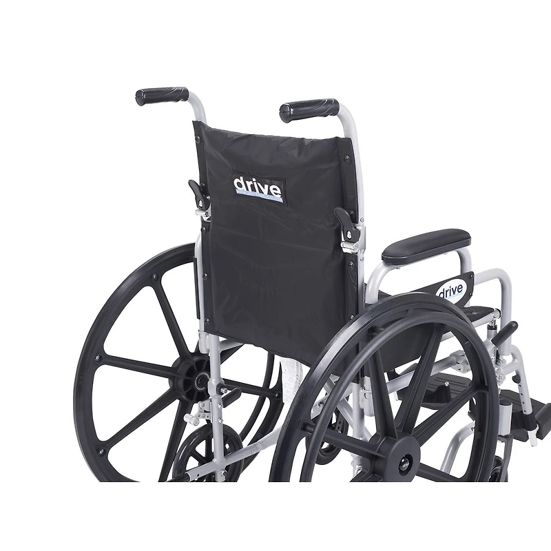 Fauteuil de transport léger à roues Poly Fly de Drive Medical avec repose-pieds rabattables de 45,72 cm (18 po)