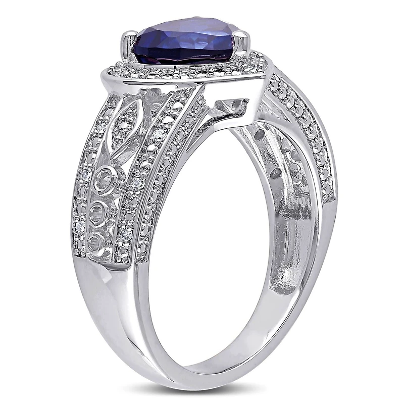 Bague de forme cœur auréole Tangelo avec saphirs bleus synthétiques 2-1/4 CT PBT et diamants 1/10 CT poids total en argent sterling