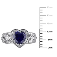Bague de forme cœur auréole Tangelo avec saphirs bleus synthétiques 2-1/4 CT PBT et diamants 1/10 CT poids total en argent sterling