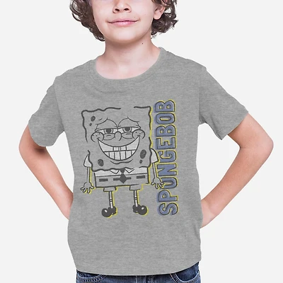 Sponge Bob T-shirt de base pour garçon. Ce t-shirt à col rond pour garçons a des manches courtes et un imprimé tendance et