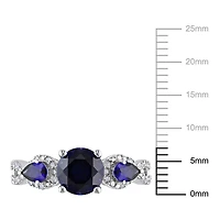 Bague de fiançailles à trois pierres avec saphirs bleus synthétiques de 2,33 ct PBT et diamants de 0,17 ct poids total en argent sterling de Tangelo