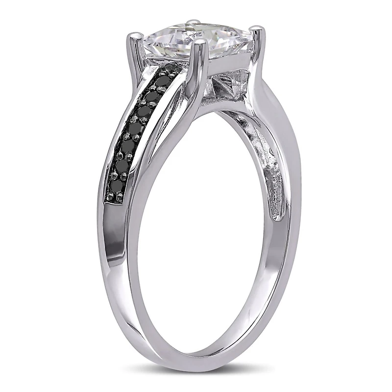 Bague de fiançailles Asteria avec saphirs blancs synthétiques d'1,33 ct PBT et diamants noirs de 0,14 ct poids total en argent sterling