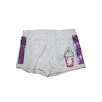 Filles que nous portons de jolis shorts Chill Shake