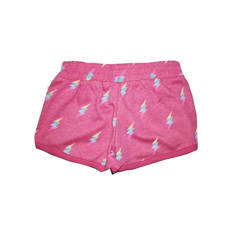 Filles que nous portons de jolis mini shorts à boulons