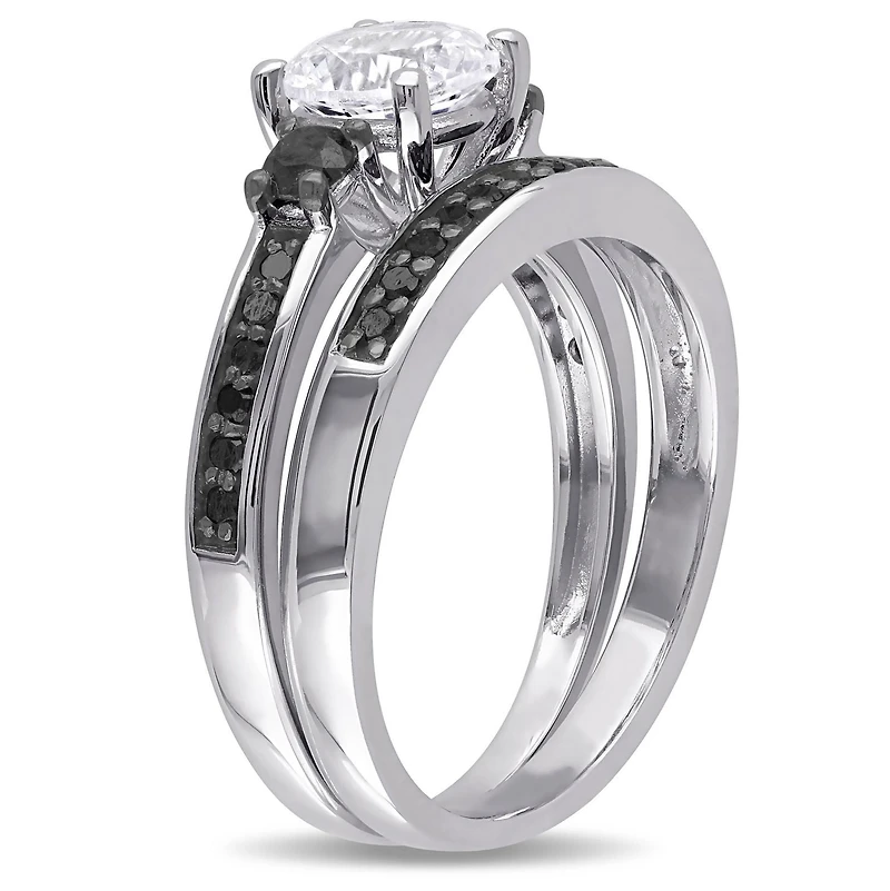 Ensemble nuptial à trois pierres avec saphirs blancs synthétiques 1-3/8 CT PBT et diamants noirs 2/5 CT poids total en argent sterling