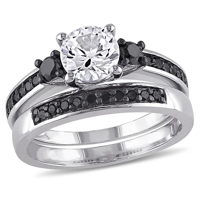 Ensemble nuptial à trois pierres avec saphirs blancs synthétiques 1-3/8 CT PBT et diamants noirs 2/5 CT poids total en argent sterling