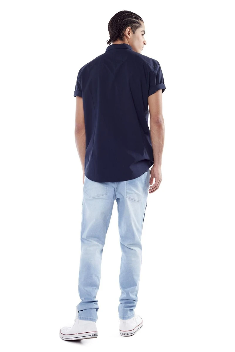 Jeaniologie ™ Pantalon cargo pour hommes, avec poches cargo sur le devant et détails au niveau des genoux - Bleu Bleach