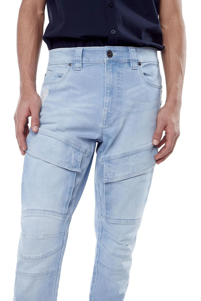 Jeaniologie ™ Pantalon cargo pour hommes, avec poches cargo sur le devant et détails au niveau des genoux - Bleu Bleach