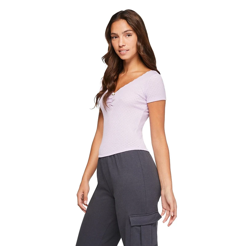 T-shirt avec encolure en V No Boundaries pour femmes