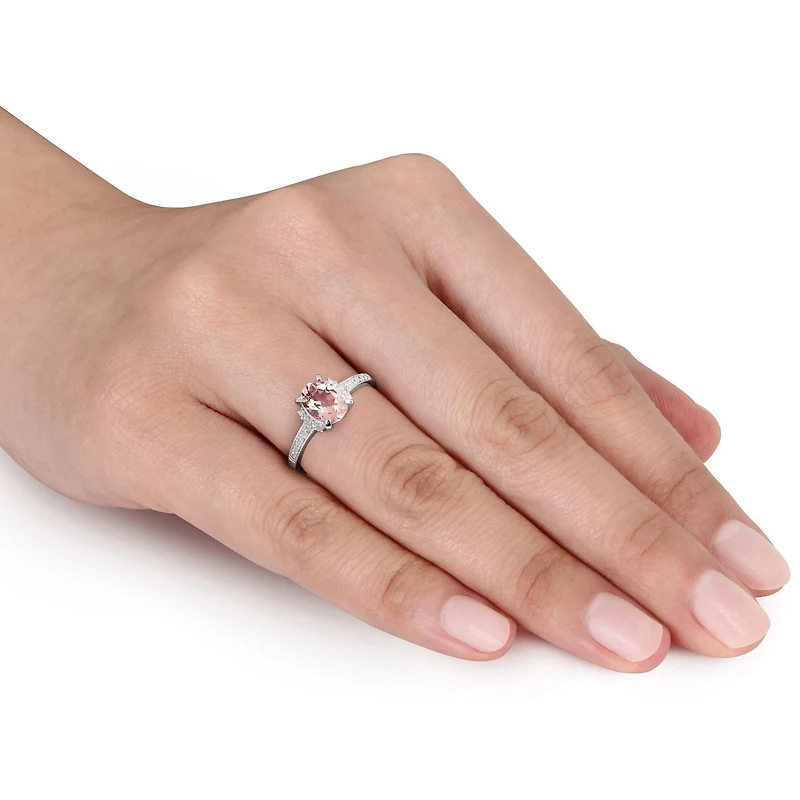 Bague cocktail avec morganite d'1,14 ct PBT et accents de diamants en argent sterling de Tangelo