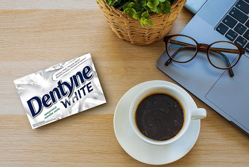 Dentyne White, Gomme sans sucre à la menthe verte - 12 Morceaux Gomme Dentyne White blanchit les dents!