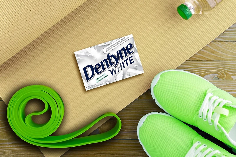 Dentyne White, Spearmint Sugarfree Gum Pack, 12 Pieces, Dentyne White: Whitens teeth, fresh spearmint gum
