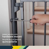 Barrière prête à installer au haut de l'escalier de Safety 1st
