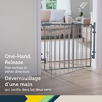 Barrière prête à installer au haut de l'escalier de Safety 1st